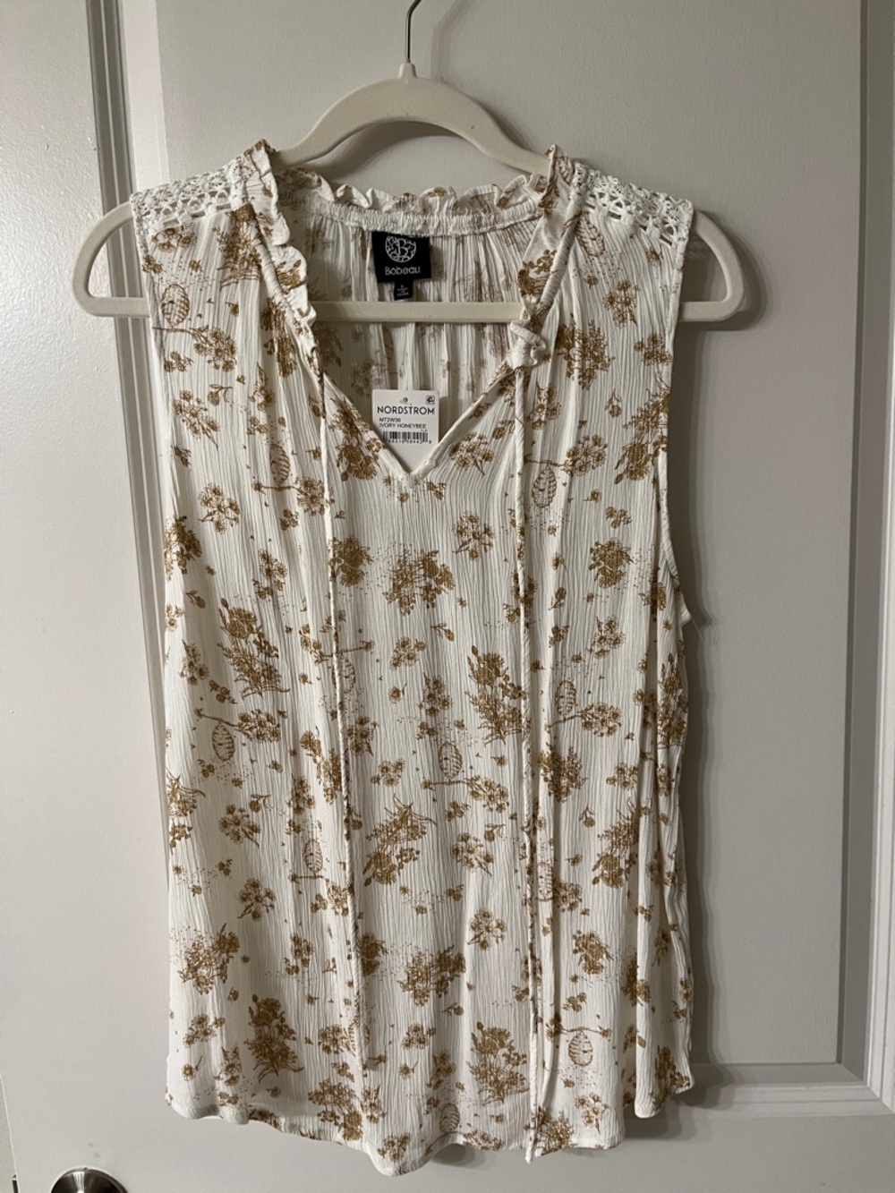 bobeau yoke sleeveless top Ivory/ Honey bee